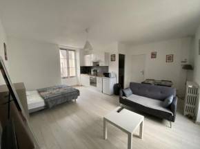 Appartement Rénové avec Cuisine Américaine et WIFI, Proche des Thermes Saint Roch - FR-1-541-32